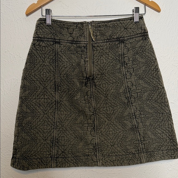 Anthropologie Pilcro A-Line Skirt Women's Mini
Cotton Quilted Back Zip size 4 - Picture 7 of 10